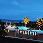 Studio-terrasse Avec Vue Mer-clim-parking-draps Inclus * Saint-Raphael (Var)