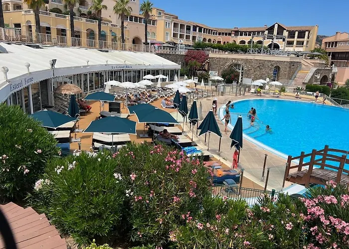 Apartment Studio-terrasse Vue Mer-clim-parking-draps Inclus Saint-Raphael (Var)