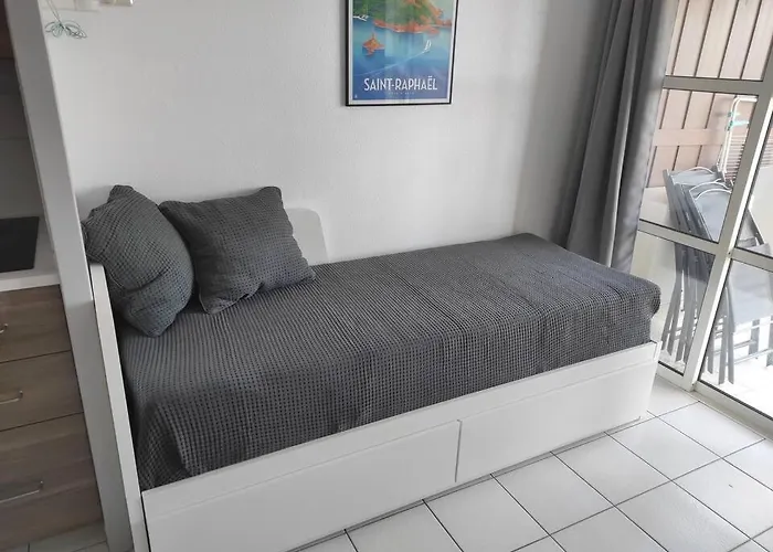 Apartment Studio-terrasse Vue Mer-clim-parking-draps Inclus Saint-Raphael (Var)